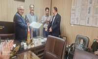 تقدیر از مهندس رهنما سرپرست شبکه توسط معاون بهداشتی